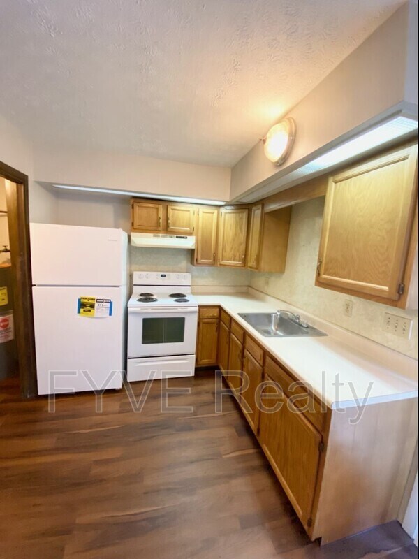 Foto del edificio - 718 W Light St