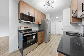 Building Photo - Lakewood Manor