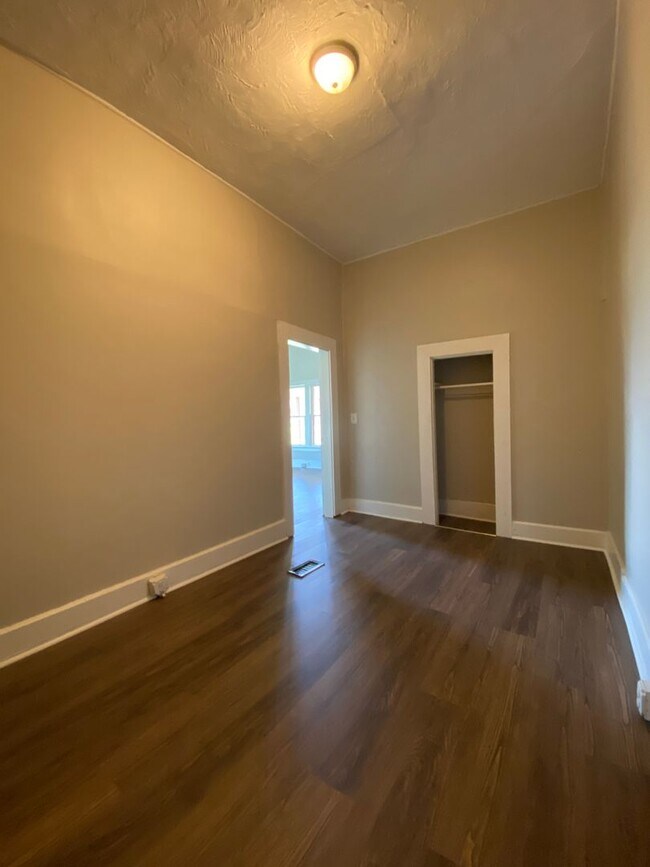 Foto del edificio - 2908 Taylor St. - Spacious 4 bedroom/1 bat...