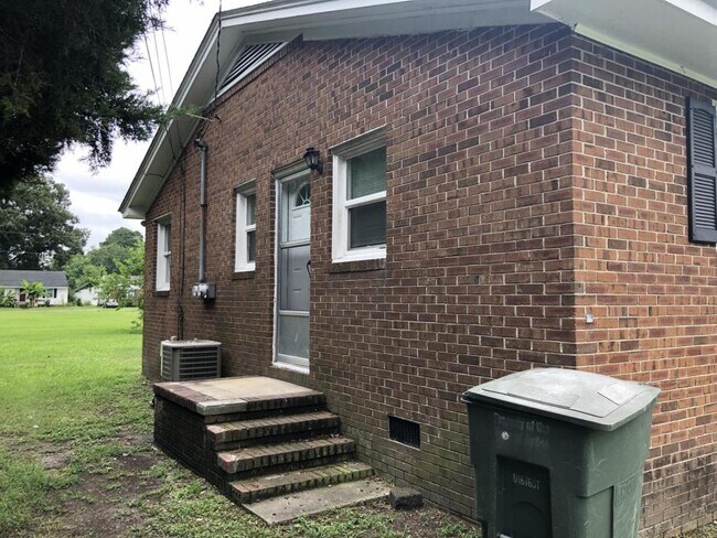 Foto del edificio - 4019 Laurinburg Rd