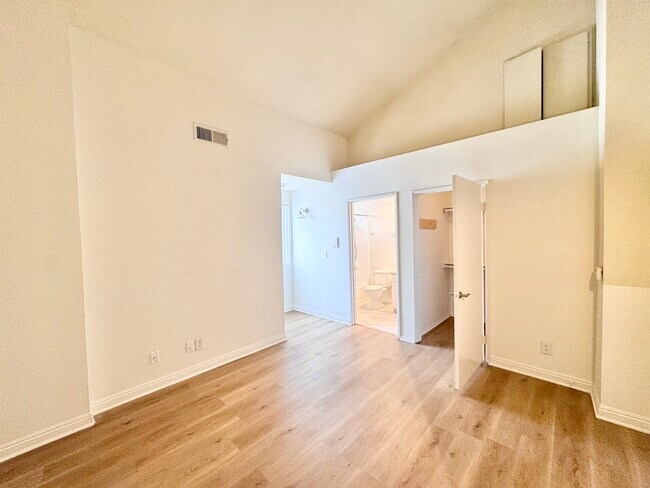 Foto del edificio - 5302 Cartwright Ave North Hollywood, CA 91601