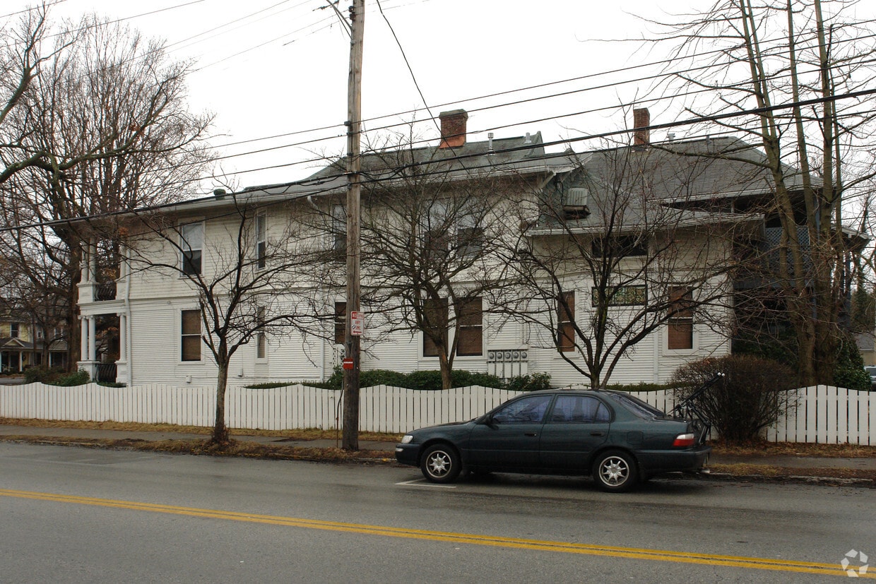 Foto del edificio - 102 Crescent Ave