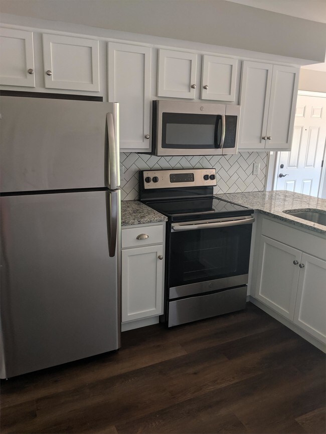 Foto del edificio - 124 Atkins Farm Ln