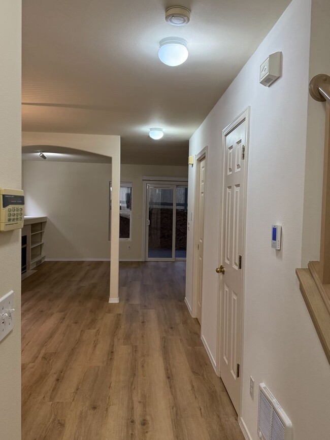 Building Photo - Warm & Cozy 2BD/1.5BTH Townhome for Rent i...