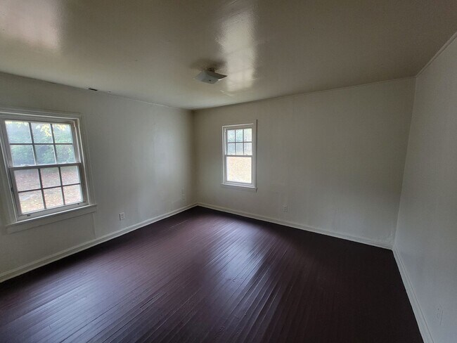 Foto del edificio - 2 Bedroom 1 Bathroom Duplex!