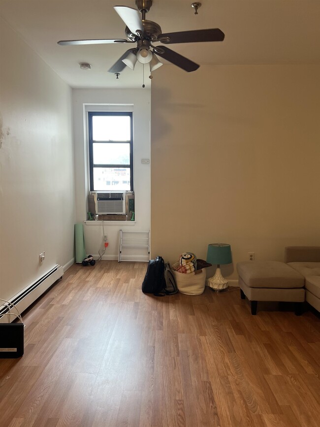 Building Photo - 809 Park Ave