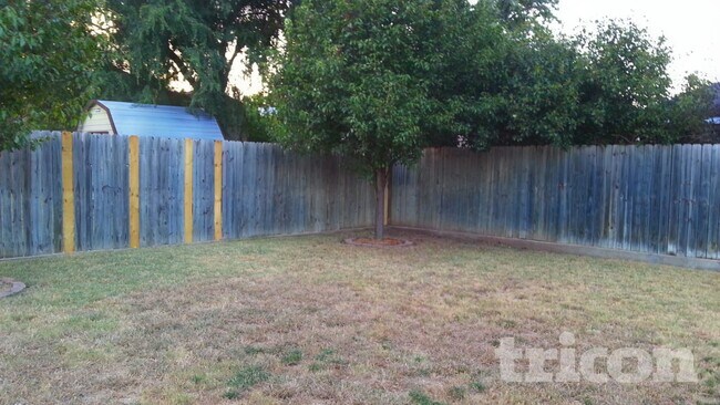 Foto del edificio - 2758 Briar Hill Dr