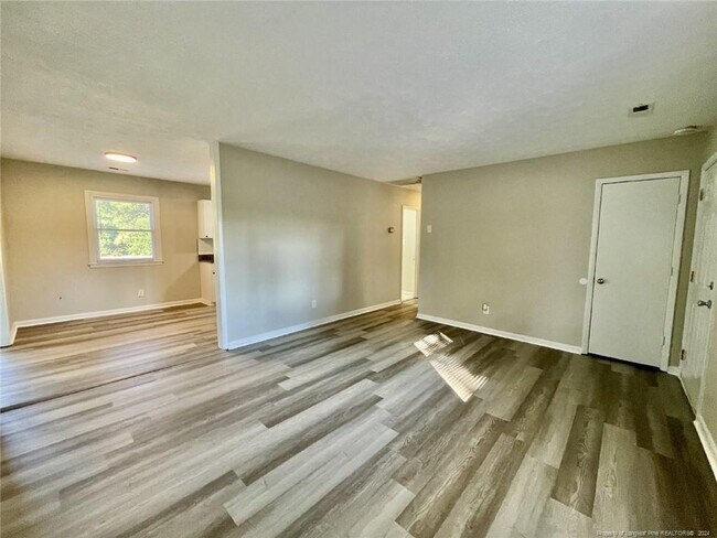 Foto del edificio - 5985 McDonald Rd