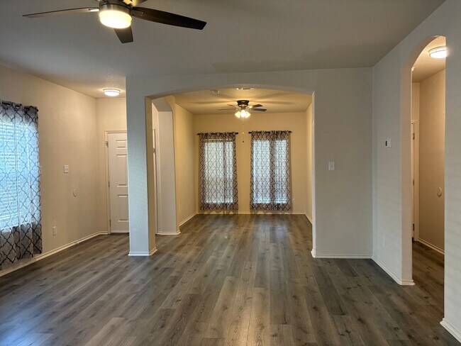 Building Photo - Beautiful home in Town Creek Village - Cibolo