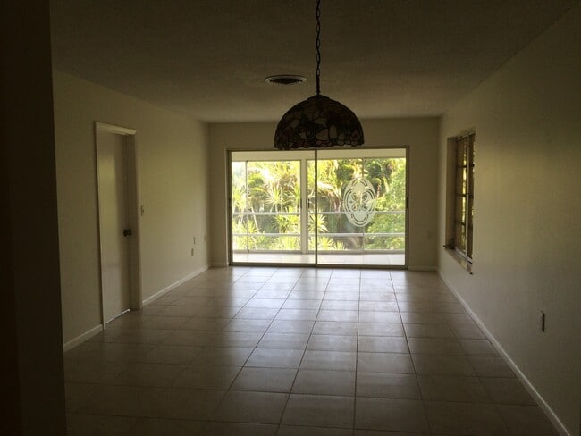Building Photo - 2/2 Condo for rent