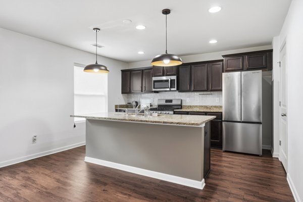 Foto del edificio - 4599 Woodford Cir