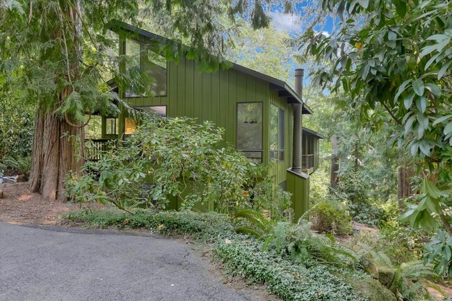Building Photo - 3820 SW Scholls Ferry Rd