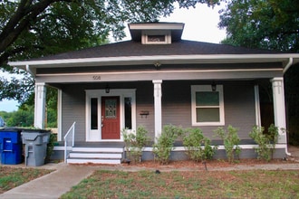 Building Photo - 508 N Dallas Ave