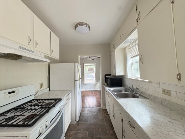 Building Photo - 2308 8th St