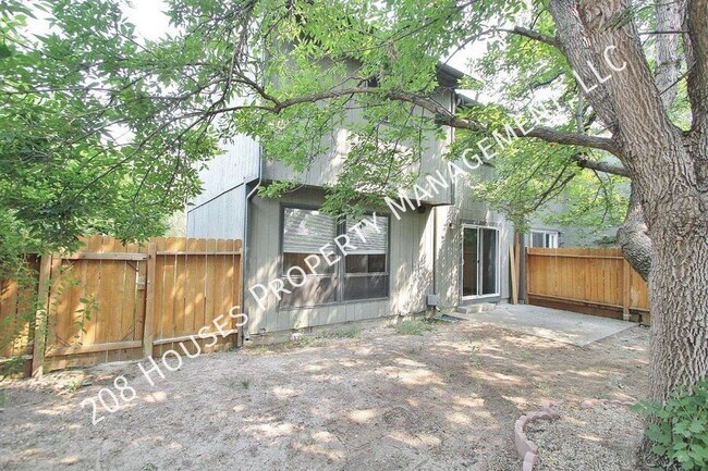 Building Photo - Cute Townhouse in Heart of Boise