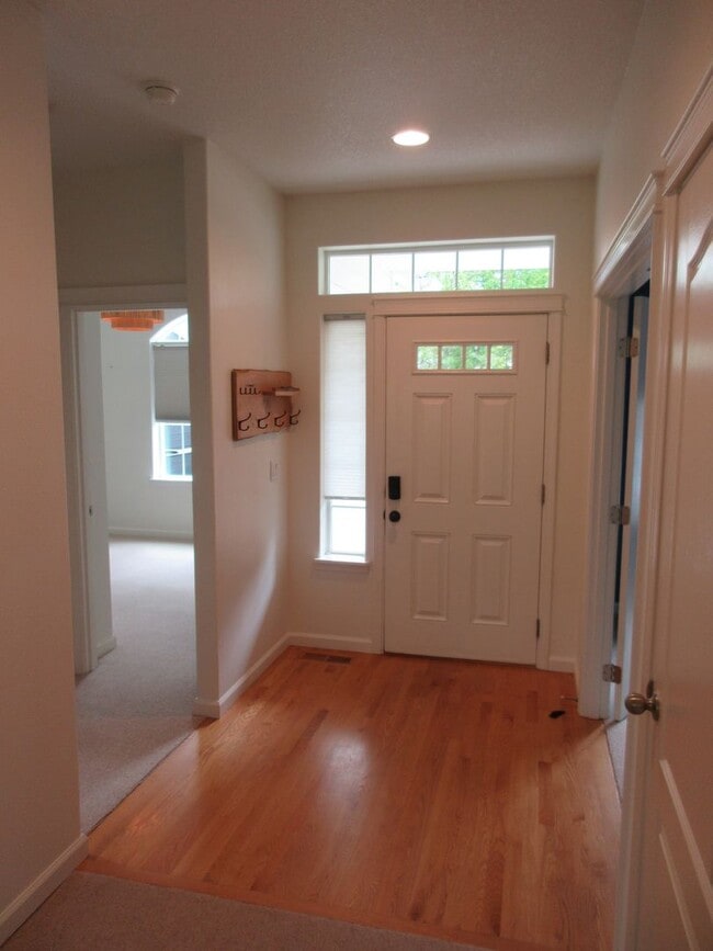 Building Photo - Beautiful Three Bedroom in Silverton