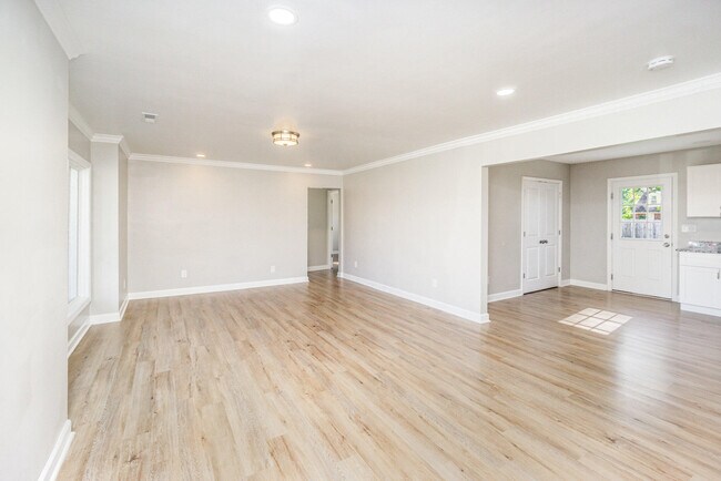 Foto del edificio - 358 Sheridan Dr