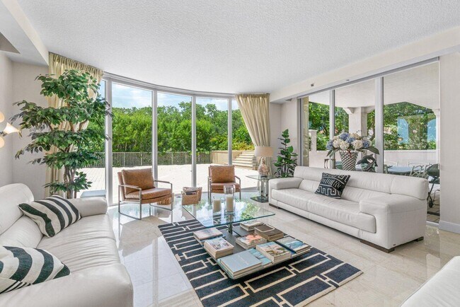 Foto del edificio - 3720 S Ocean Blvd