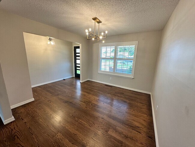 Foto del edificio - For Rent: Upgraded 3 Bed, 2.5 Bath Home in...