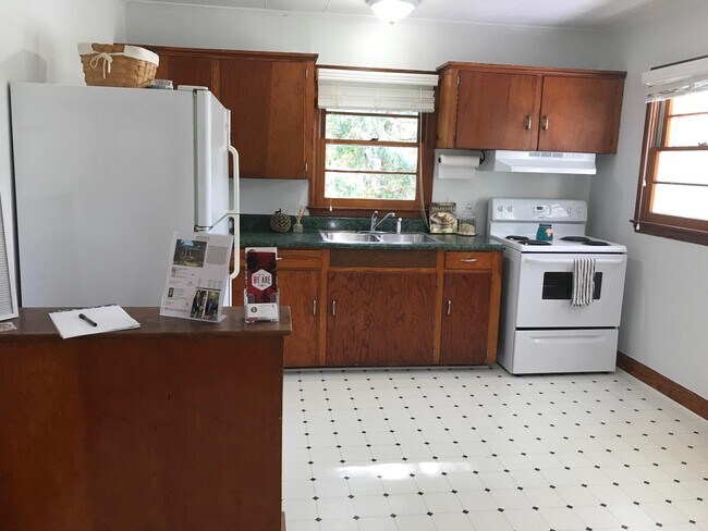 Building Photo - 440 N Ashe St