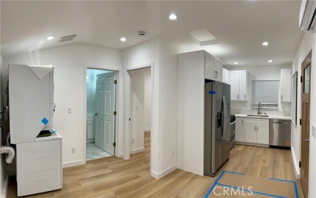 Foto del edificio - 18658 Runnymede St