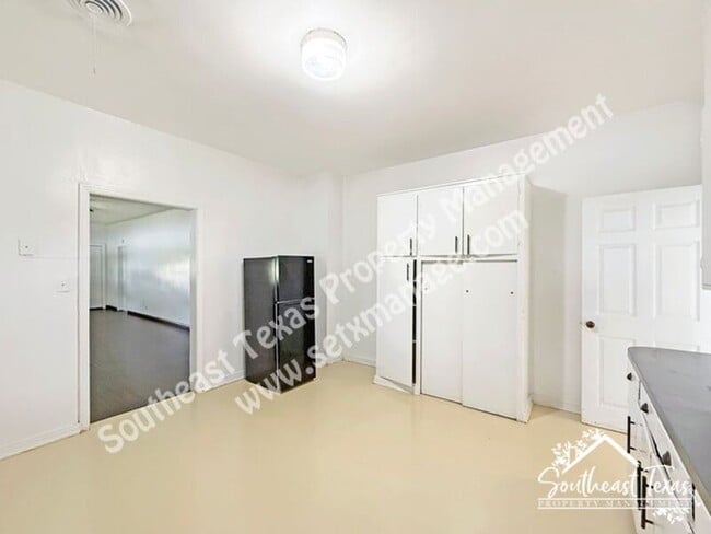 Building Photo - 1500 Ave C