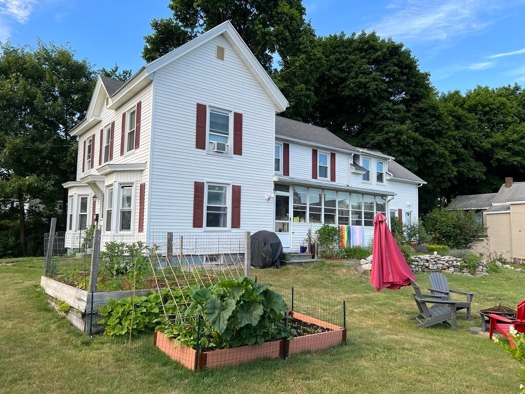 Primary Photo - 20 Grove St