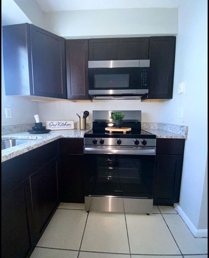 Primary Photo - RENOVATED 2 Bedroom, 1 Bathroom Tampa Apar...