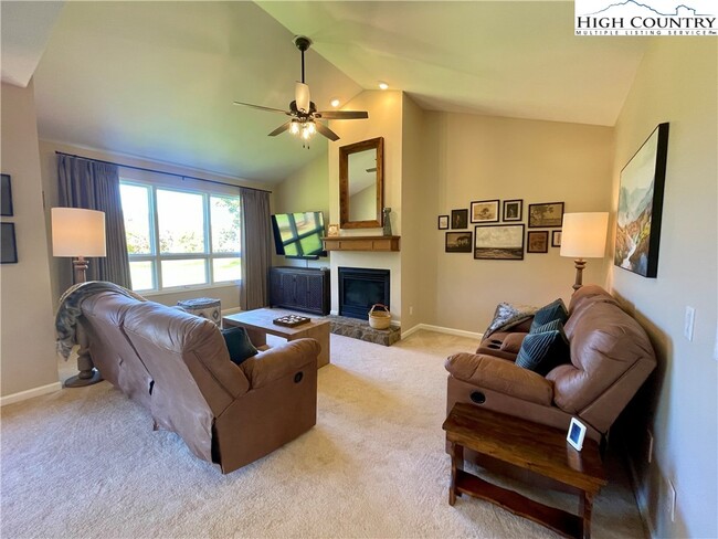 Building Photo - 419 E Landing Dr