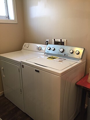 Foto del edificio - 321 Charles Avenue Southeast