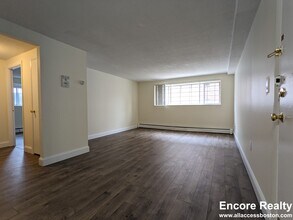 Building Photo - 90 Gardner St