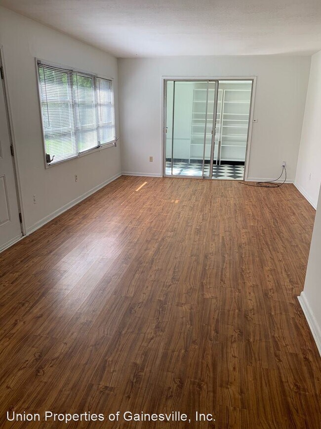 Building Photo - 3 br, 1 bath House - 2502 NE 11th Terrace