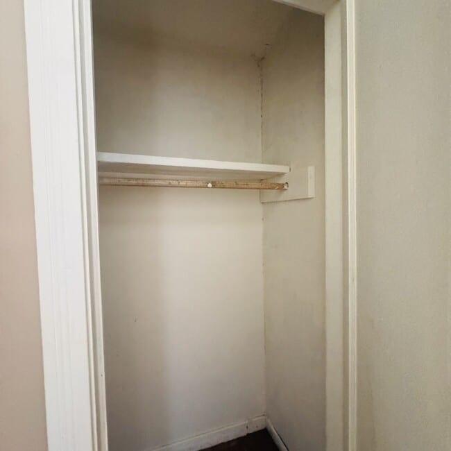 Building Photo - 2355 N Lynwood Dr