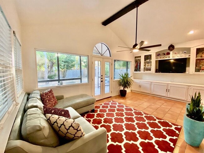 Foto del edificio - 7302 Shadywood Dr