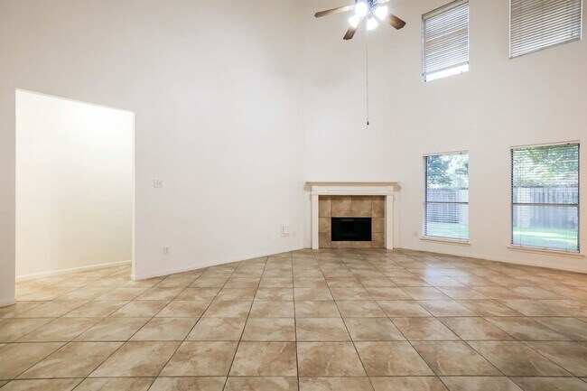 Building Photo - 8618 Discus Dr