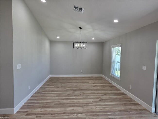 Building Photo - 118 NW 1st Pl