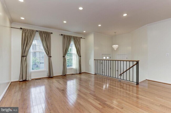 Building Photo - 7133 Swansong Wy