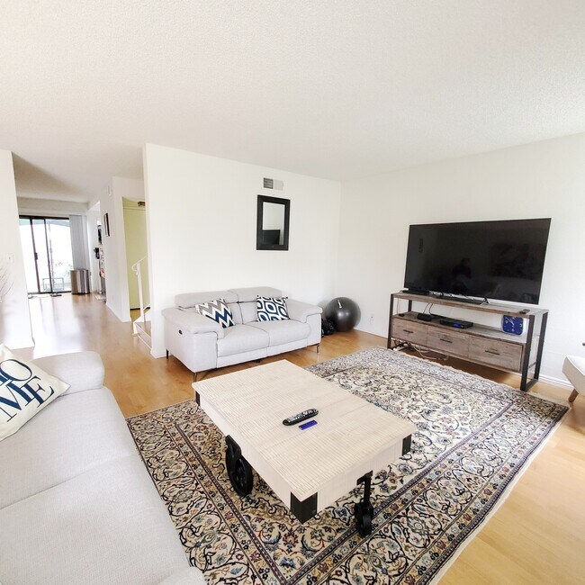Building Photo - 28025 Ridgecove Ct N