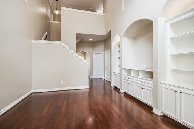 Building Photo - 409 Robinwood Dr