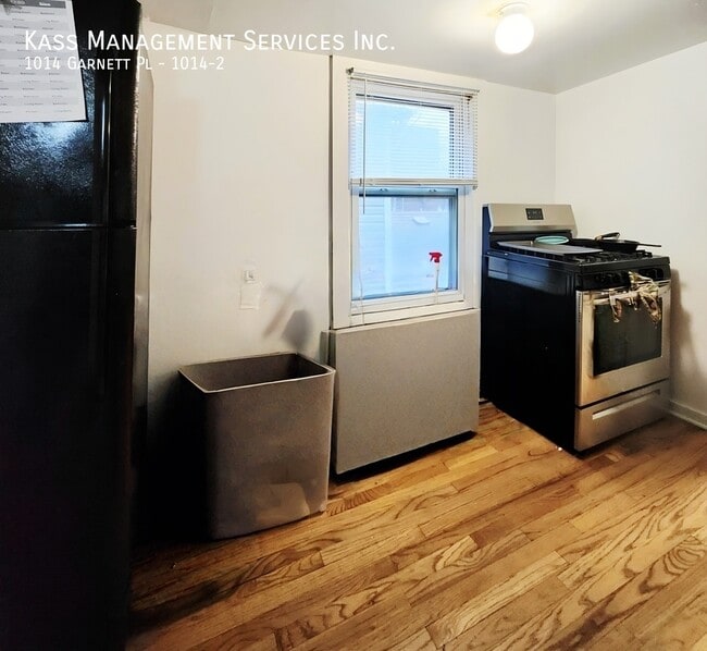 Building Photo - 1014 Garnett Pl