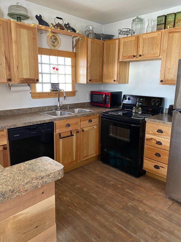 Foto principal - Cute 1 Bed, 1 Bath home in Crosby - Includ...