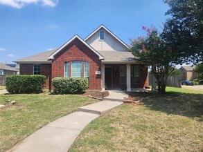 Building Photo - 13520 Valley Mills Dr