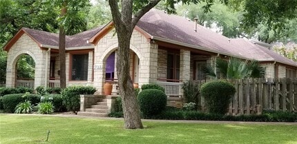 Building Photo - 1701 Forest Trail