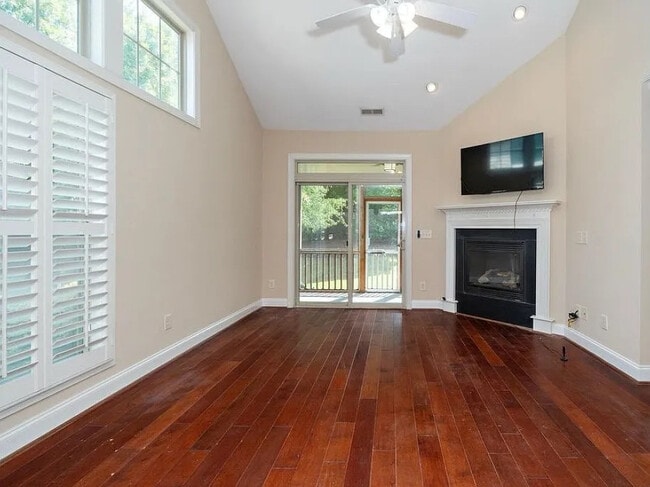 Foto del edificio - Room in Townhome on Indigo Ridge Pl