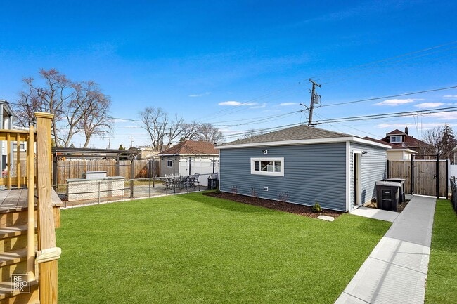 Building Photo - 1313 S 61st Ct
