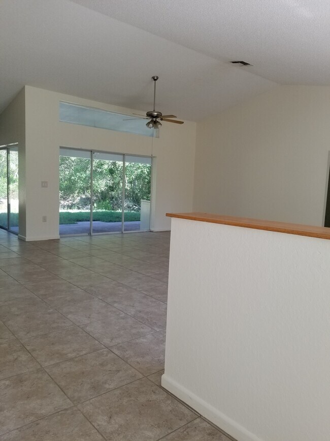 Foto del edificio - 7247 River Country Dr