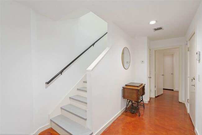 Building Photo - 939 Colorado St