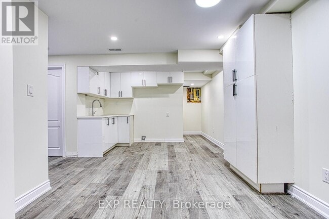 Building Photo - 115 Amberly Blvd