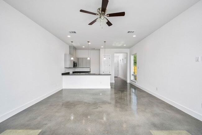 Building Photo - Newly Built Duplex on the Eastside of San ...
