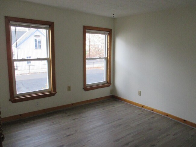 Building Photo - 130 Roxbury St